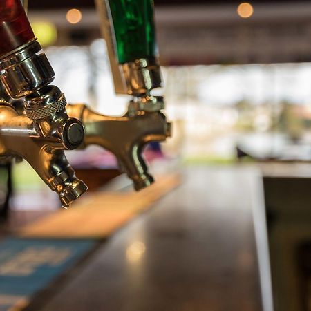 Moruya Waterfront Hotel Motel Экстерьер фото
