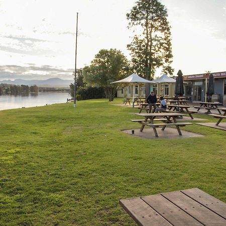 Moruya Waterfront Hotel Motel Экстерьер фото