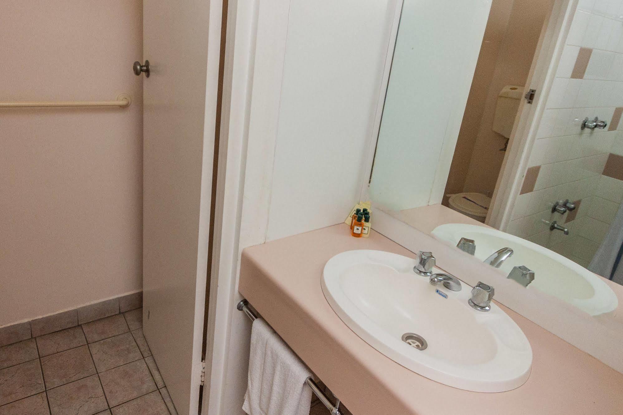 Moruya Waterfront Hotel Motel Экстерьер фото