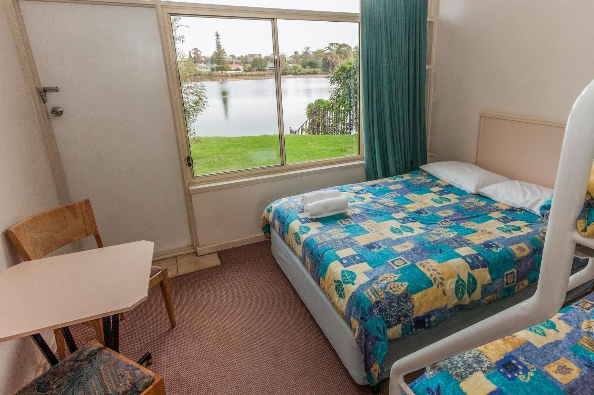 Moruya Waterfront Hotel Motel Экстерьер фото