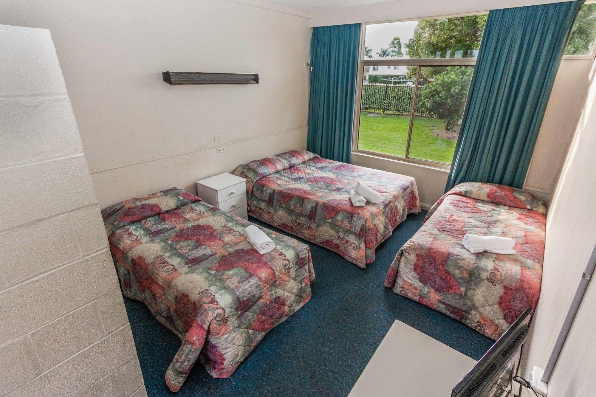 Moruya Waterfront Hotel Motel Экстерьер фото