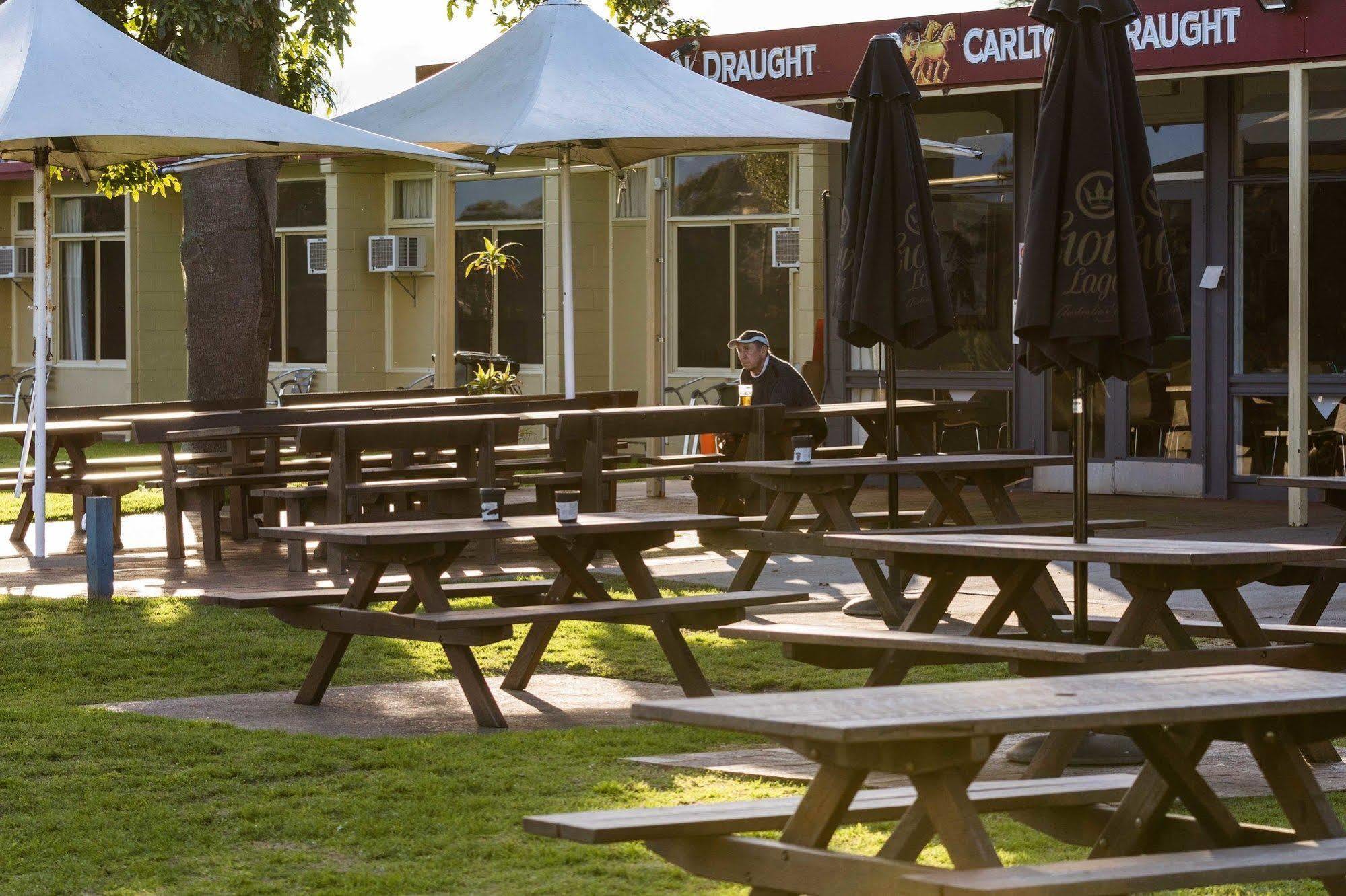 Moruya Waterfront Hotel Motel Экстерьер фото